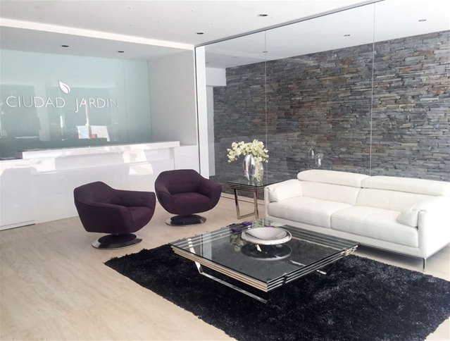 Apartamento de 2 dormitorios amoblado con patio en Pocitos