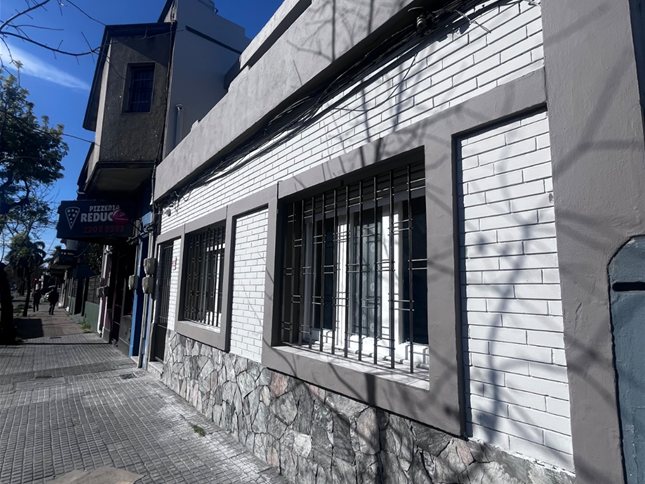 Prox Bvar Artigas! Reciclada patio Reciclada
