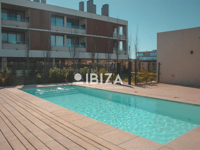 Venta Apartamento 2 Dormitorios con parrillero y cochera Carrasco Norte