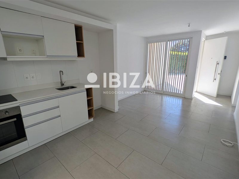 Venta Duplex Carrasco Norte con renta 1 dormitorio, parrillero y piscina