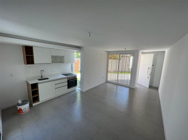 Venta Duplex Carrasco Norte con renta 1 dormitorio, parrillero y piscina