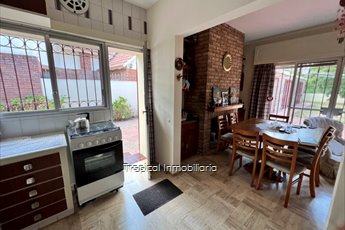 VENTA DE CASA 3 DORMITORIOS EN CARRASCO NORTE GRAN TERRENO