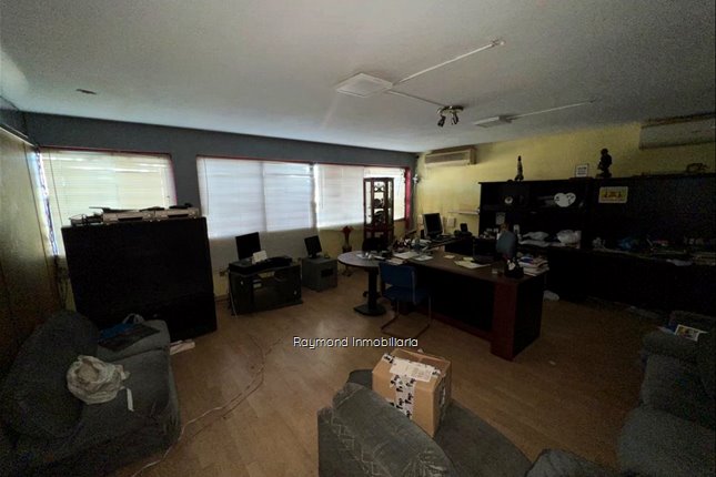 Venta local 1624m2 en Brazo Oriental con renta - foto 2