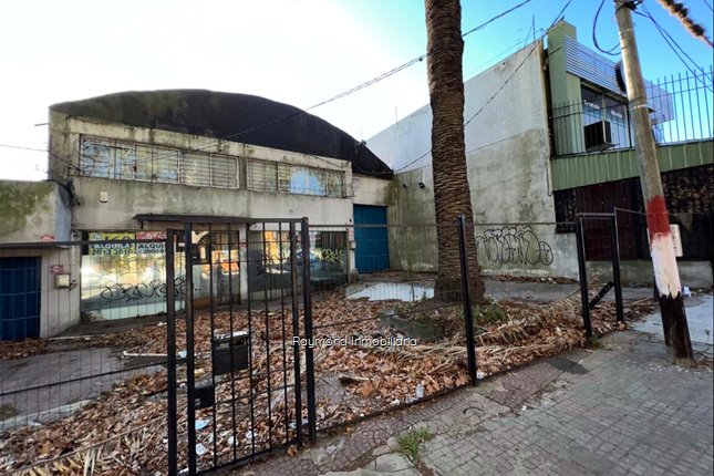 Venta local 1624m2 en Brazo Oriental con renta - foto 1