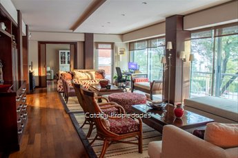 Bvar.Artigas frente a Golf y a 200mts de Rambla.330m2,4 dor. 4 baños, servicio, 2 garajes y box
