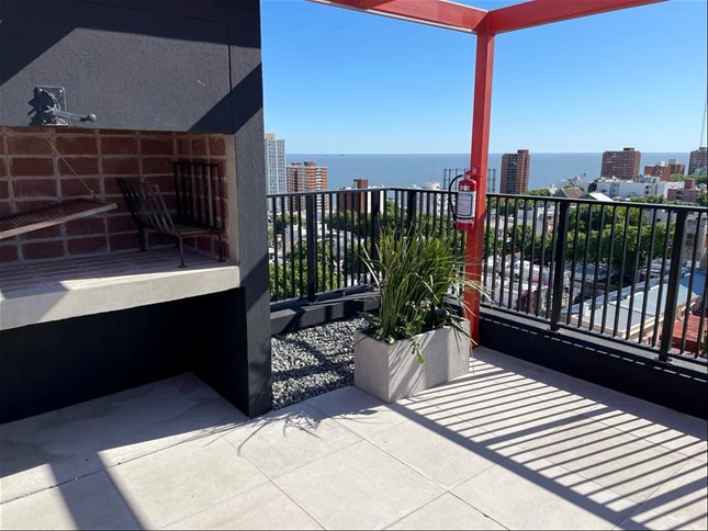 CENTRO Venta Apartamento 2 Dormitorios, Terrazas, muy luminoso, vistas despejadas, AMENITIES: Barbacoa con parrillero, Beneficios fiscales por Ley de Vivienda Promovida - foto 2