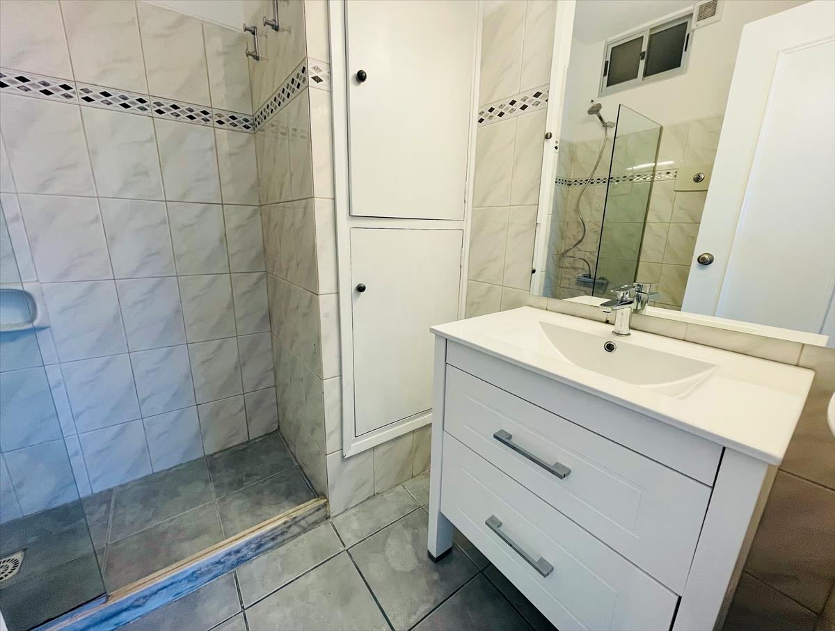 Alquiler Apartamento de 3 dormitorios y Garaje en Pocitos. · Foto 5