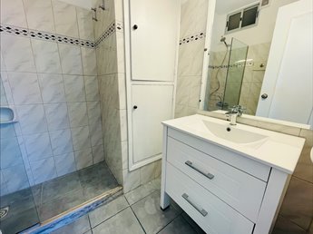 Alquiler Apartamento de 3 dormitorios y Garaje en Pocitos. - foto 5