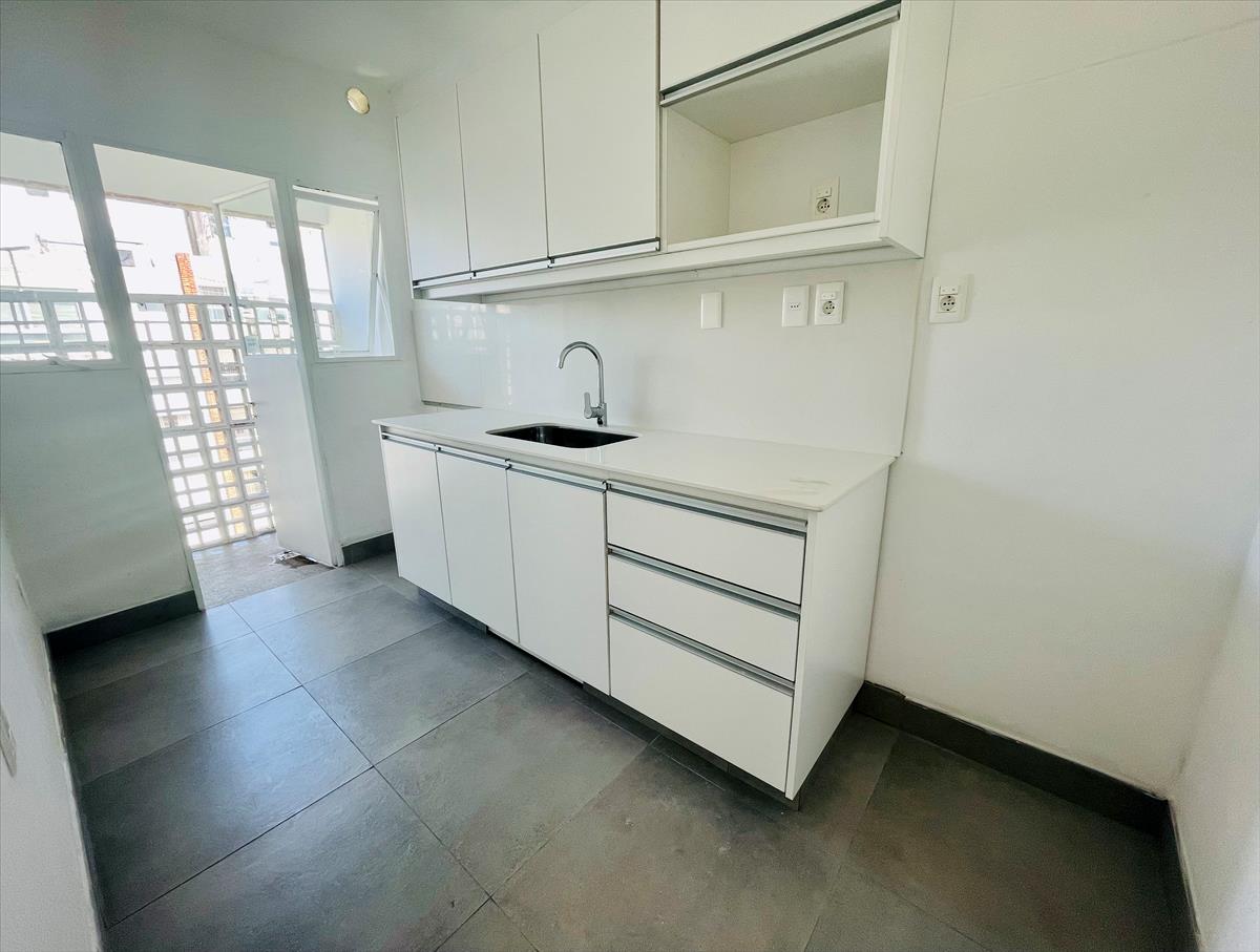 Alquiler Apartamento de 3 dormitorios y Garaje en Pocitos. · Foto 2