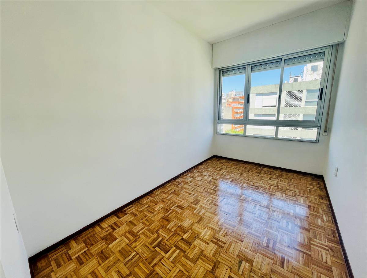 Alquiler Apartamento de 3 dormitorios y Garaje en Pocitos. · Foto 6