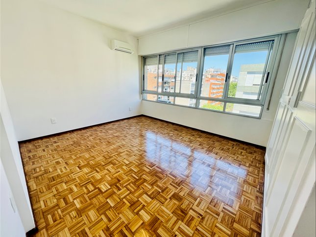 Alquiler Apartamento de 3 dormitorios y Garaje en Pocitos. - foto 3