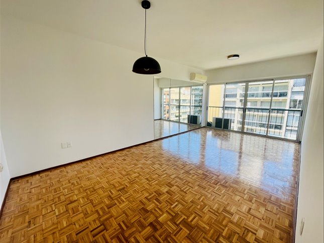 Alquiler Apartamento de 3 dormitorios y Garaje en Pocitos. - foto 1