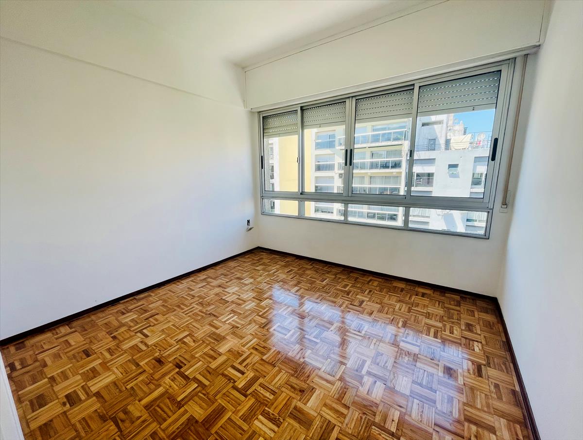 Alquiler Apartamento de 3 dormitorios y Garaje en Pocitos. · Foto 4