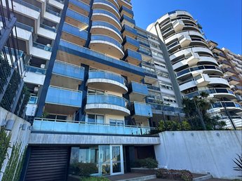 Venta apartamento con balcón frente a la Rambla de Malvín