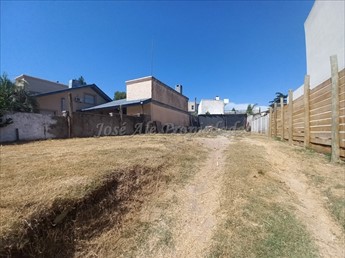 En Venta Terreno De 300 M2 A 1 Cuadra De La Rambla Colonia