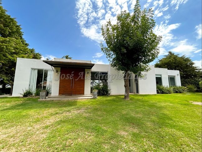 En Venta Casa De 2 Dormitorios En Colonia Del Sacramento - foto 2