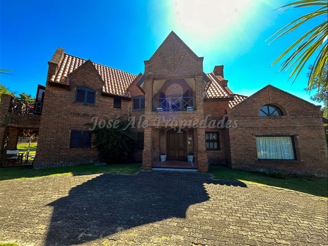 En Venta Espectacular Casa De 6 Dormitorios Colonia Del Sac - foto 2