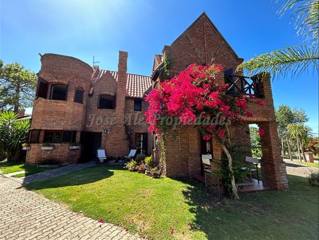 En Venta Espectacular Casa De 6 Dormitorios Colonia Del Sac - foto 3