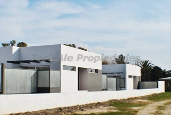 En Venta Casa De 2 Dormitorios Colonia Dle Sacramento