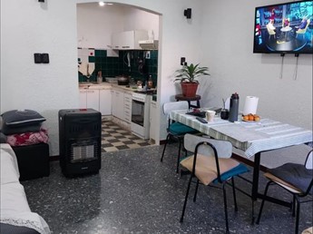Atención!! Venta de Dos casas, Alquiladas actualmente, gran fondo y garage.