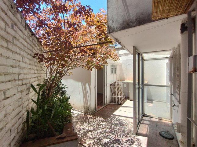 Apartamento de un dormitorio + patio. Acogedor y ubicación. - foto 1