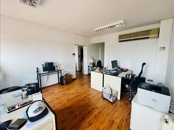 Venta de oficina en el Centro de Montevideo con renta