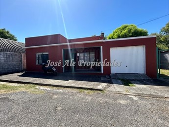 EN VENTA CASA UBICADA EN COLONIA DEL SACRAMENTO
