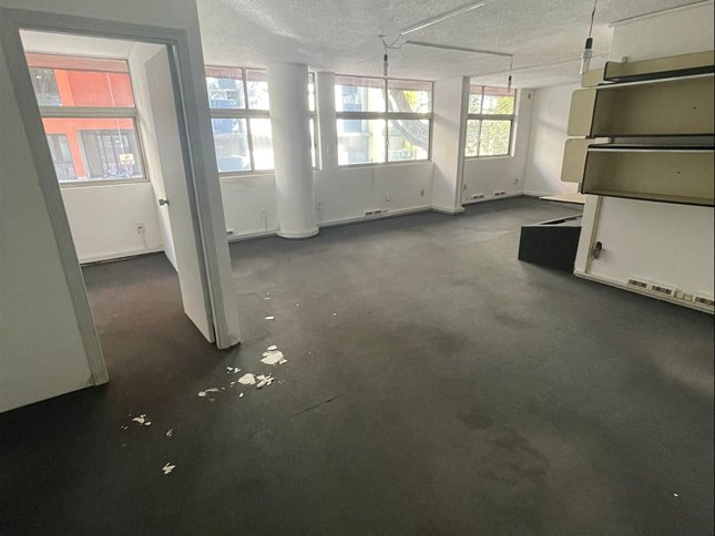OFICINAS Y SUBSUELO DE COCHERAS - foto 2
