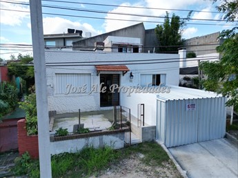 EN VENTA CASA UBICADA A 3 CUADRAS DE LA RAMBLA, COLONIA