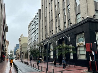 EDIFICIO EN VENTA CON LOCALES COMERCIALES CIUDAD VIEJA