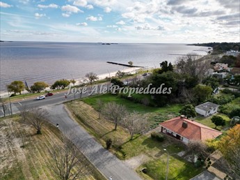 EN VENTA CASA  A METROS DE LA RAMBLA COSTANERA, COLONIA