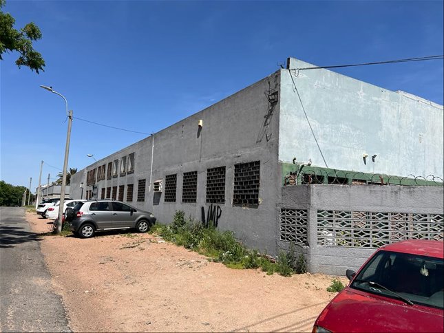 Venta local indistrial de 3158m2  sobre Luis Batlle Berres - foto 1