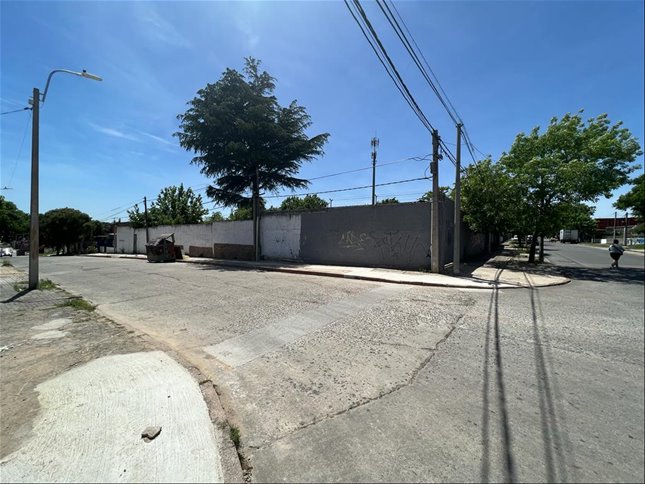 Local esquina de 480m2 en Belvedere - foto 1
