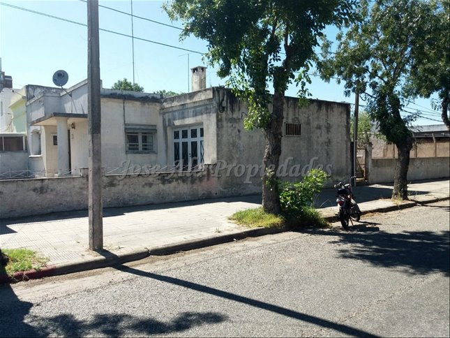 EN VENTA CASA EN ESQUINA A PASOS DE TODO, COLONIA - foto 3