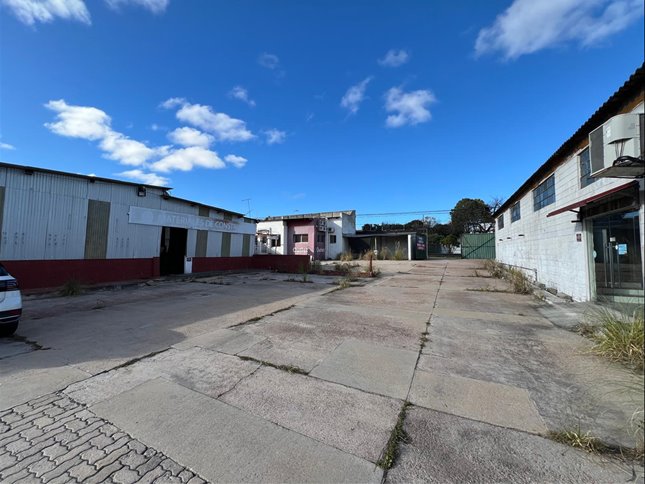 Venta local de 5650m2 en Maroñas - foto 1