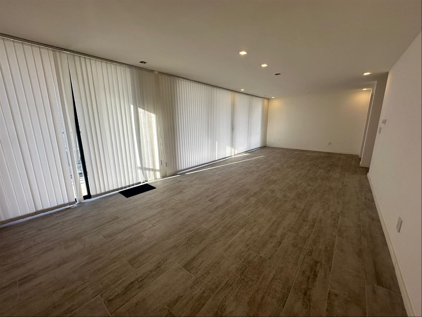 PUNTA CARRETAS Alquiler magnífico Apartamento 2 Dormitorios, 2 Baños, a 1 cuadra de la Rambla, amplio Living comedor, muy luminoso, amplias terrazas, Garaje · Foto 4