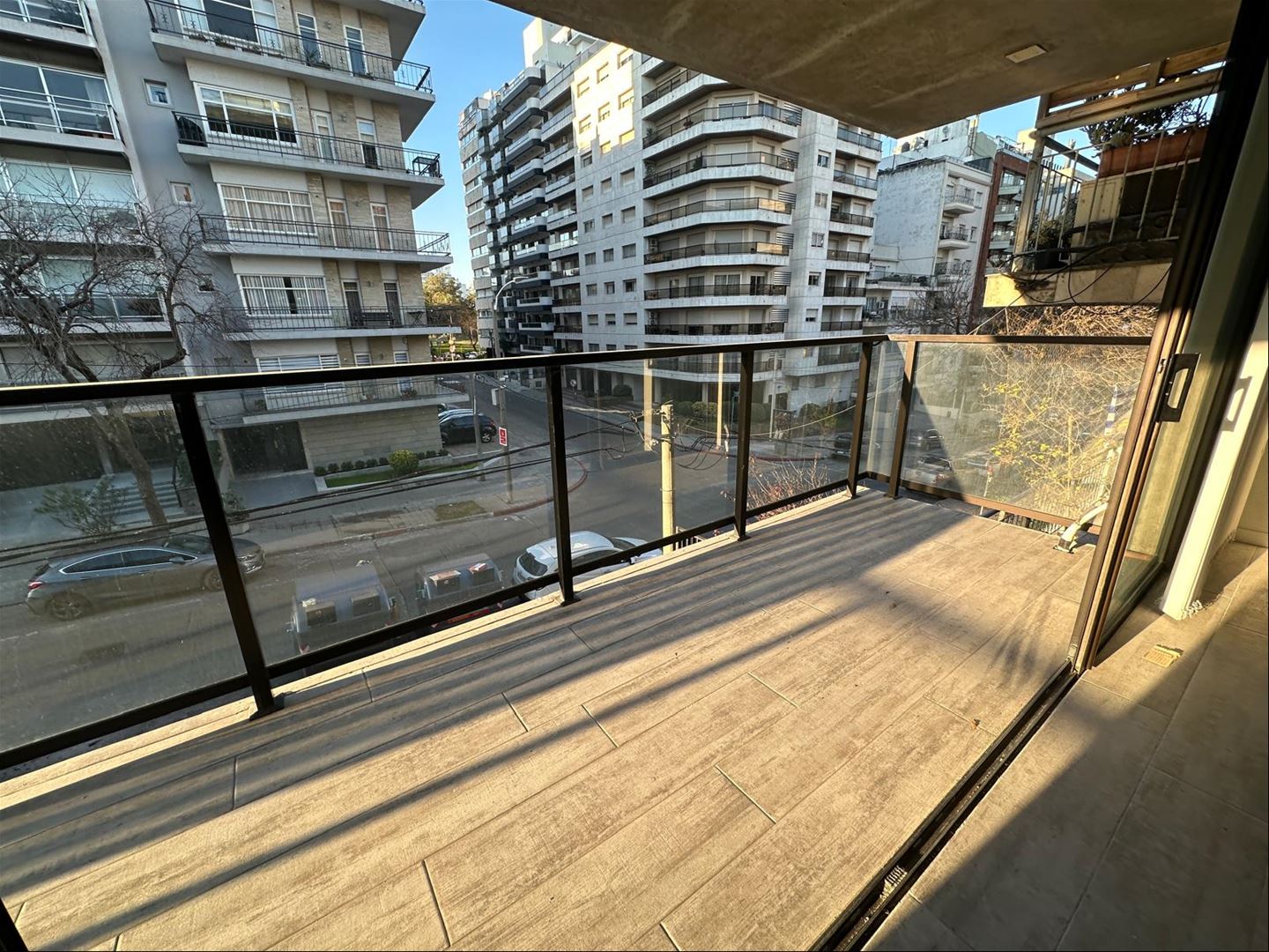 PUNTA CARRETAS Alquiler magnífico Apartamento 2 Dormitorios, 2 Baños, a 1 cuadra de la Rambla, amplio Living comedor, muy luminoso, amplias terrazas, Garaje · Photo 7