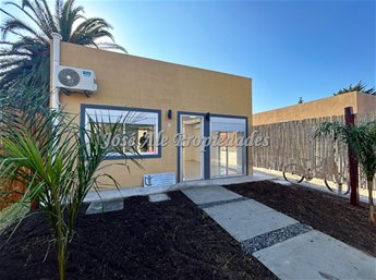 EN VENTA PROPIEDAD DE 2 DORMITORIOS CON PISCINA, COLONIA