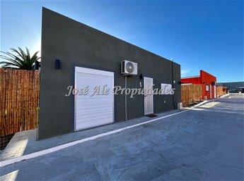 EN VENTA CASA DE 2 DORMITORIOS CON PISCINA, COLONIA DEL SAC