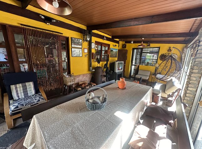 CAPURRO Venta muy buena casa de 3 Dormitorios, 2 Baños, Barbacoa con parrillero, amplio jardín, Garage para 2 autos - foto 4