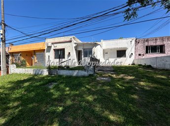 EN VENTA 2 CASAS DE 2 DORMITORIOS, COLONIA