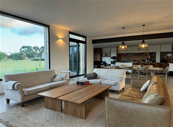 Alquiler y Venta Casa El Quijote 4 Dormitorios 6 Baños Garaje Barrio Privado