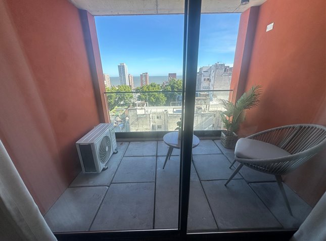 CENTRO Venta Apartamento 2 Dormitorios Piso 9, terrazas, muy luminoso, vistas a la Rambla, AMENITIES: Barbacoa con parrillero, Gimnasio, Beneficios fiscales por Ley de vivienda promovida - foto 2