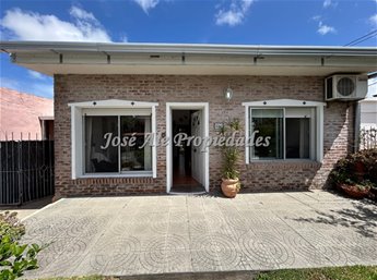 EN VENTA CASA UBICADA A POCAS CUADRAS DE 2 AVENIDA, COLONIA