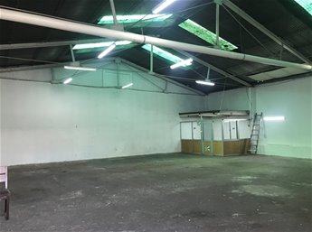 VENTA LOCAL INDUSTRIAL EN BRAZO ORIENTAL, GALPON, DEPOSITO, ENTRADA VEHICULAR, VENTA CON RENTA