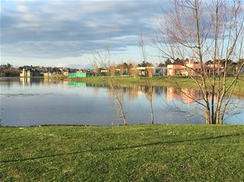 Vendo Terreno sobre el Lago en una de  Las Tahona
