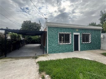 Traspaso de Alquiler, dos dormitorios, cochera, jardín en Colón
