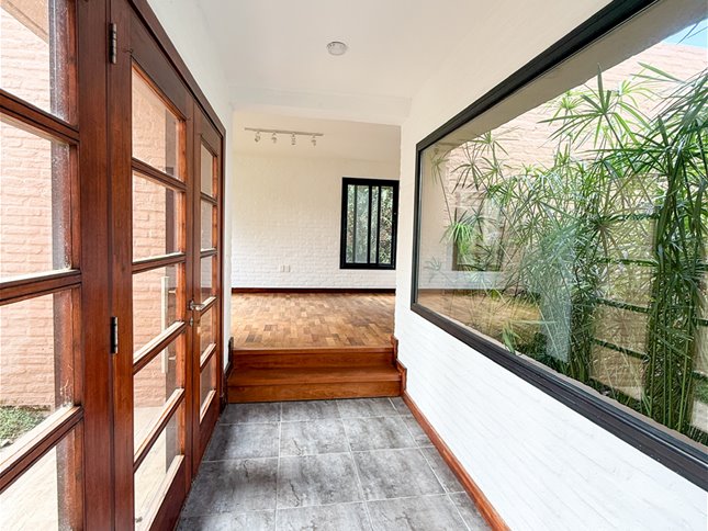 Casa de 3 dormitorios y servicio - Lomas de La Tahona - foto 2
