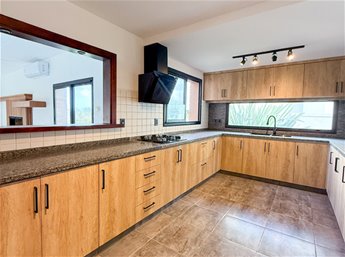 Casa de 3 dormitorios y servicio - Lomas de La Tahona - foto 5