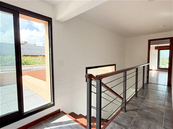 Casa de 3 dormitorios y servicio - Lomas de La Tahona - foto 7